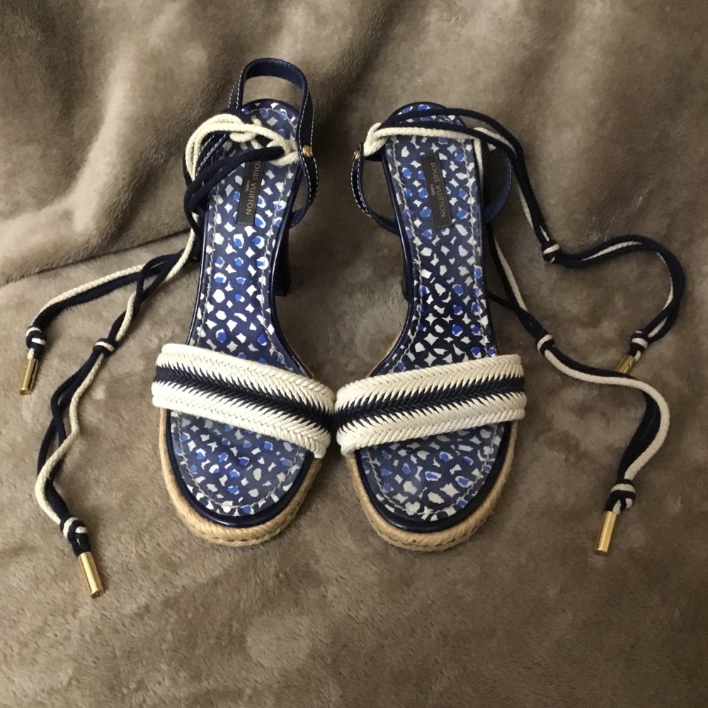 LOUIS VUITTON Heels - Picture 2 of 8